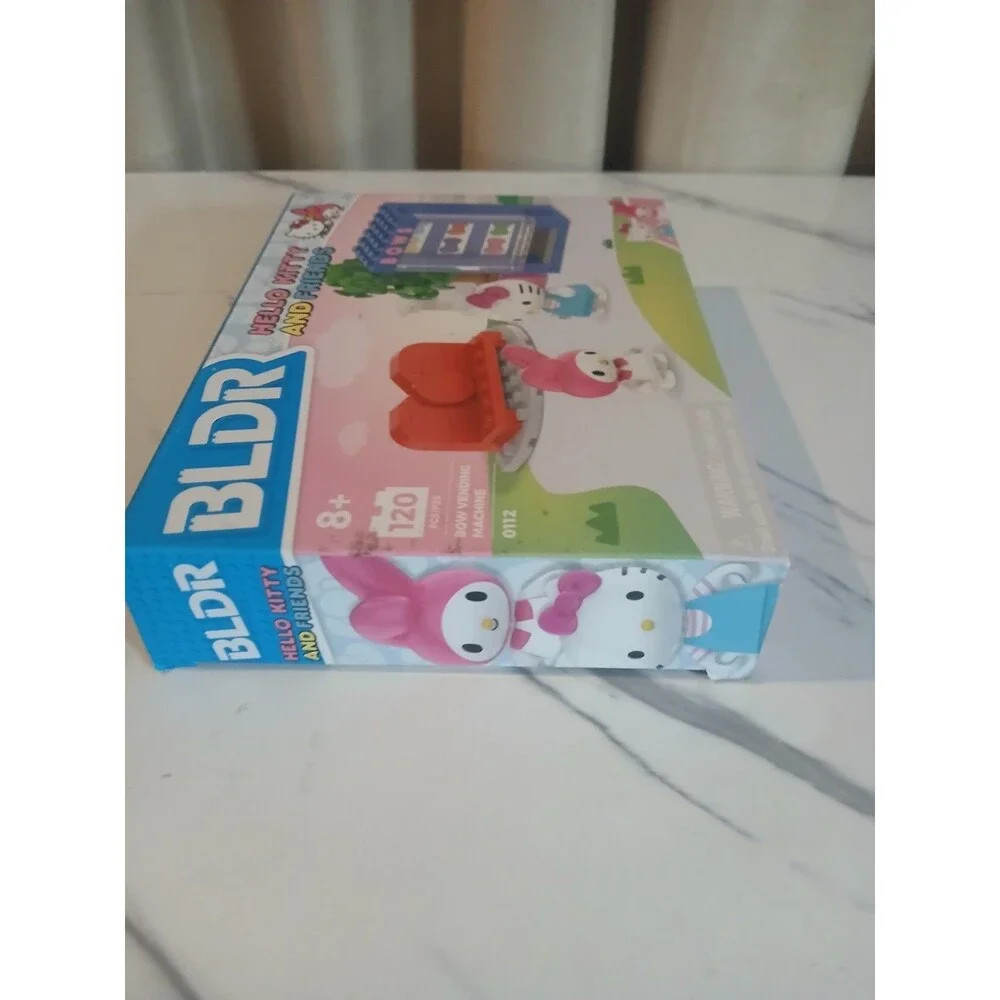 Hello Kitty and Friends Vending Machine Builder Set 120 pcs